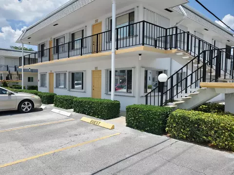 2920 Lake Osborne Dr #111, Lake Worth, FL 33461