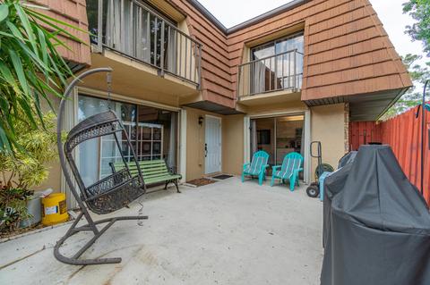 1440 N Lawnwood Cir #22A, Fort Pierce, FL 34950