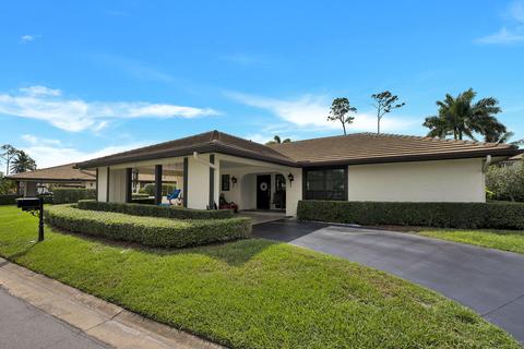 442 Pine Villa Dr, Atlantis, FL 33462