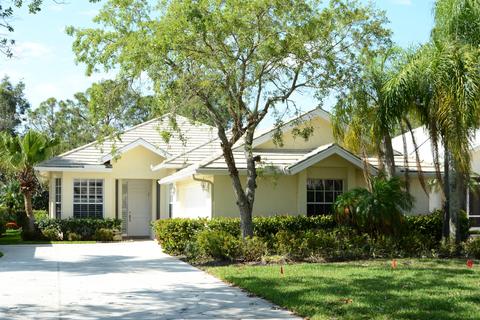 9427 Poinciana Ct, Fort Pierce, FL 34951