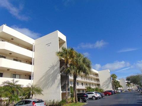 3138 Via Poinciana #414, Lake Worth, FL 33467