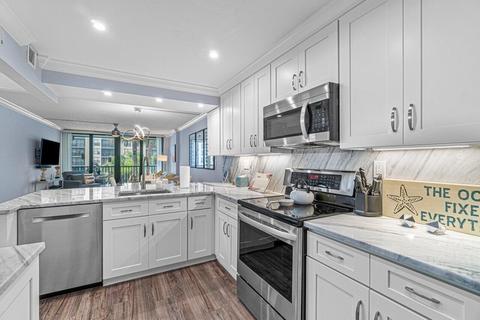 11 Royal Palm Way UNIT 203, Boca Raton, FL 33432