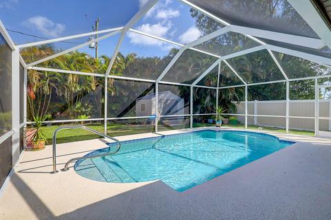 719 SE Albatross Ave, Port Saint Lucie, FL 34983