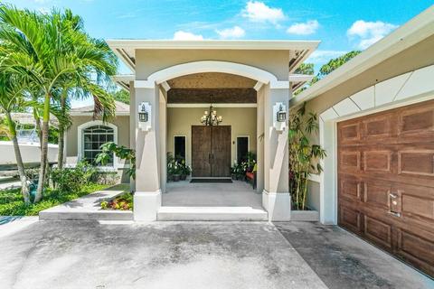 8212 S Virginia Ave, Palm Beach Gardens, FL 33418