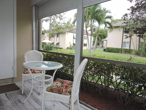 318 Pine Ridge Cir #B-1, Greenacres, FL 33463