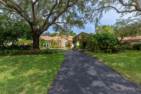 2287 Las Casitas Dr, Wellington, FL 33414