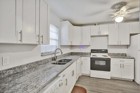 164 Amherst Ln, Lake Worth, FL 33467