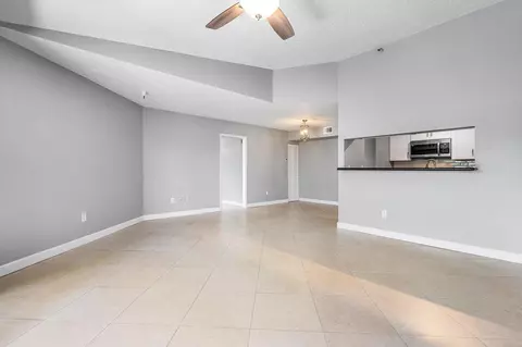 103 Yacht Club Way #305, Hypoluxo, FL 33462
