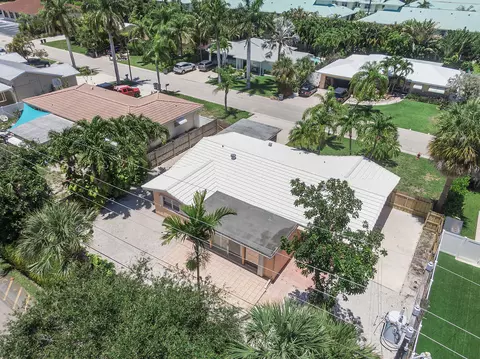 108 Park E Ln, Hypoluxo, FL 33462