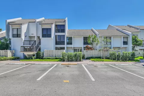2106 Bridgewood Dr, Boca Raton, FL 33434