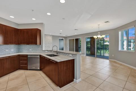 3055 NW 126th Ave #215, Sunrise, FL 33323
