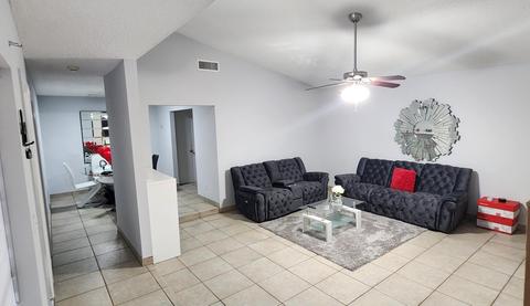 1014 Manor Dr, Palm Springs, FL 33461