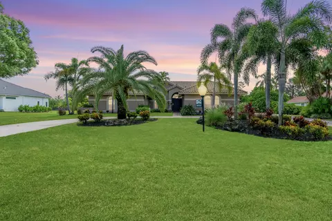 8572 Wendy Ln E, West Palm Beach, FL 33411