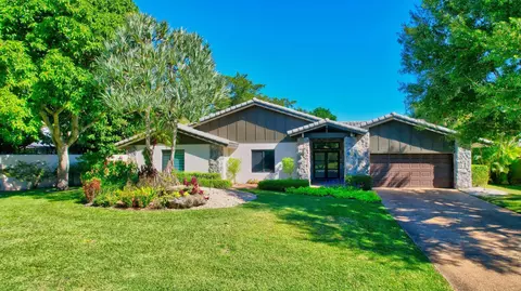 613 W Lakewoode W Cir, Delray Beach, FL 33445