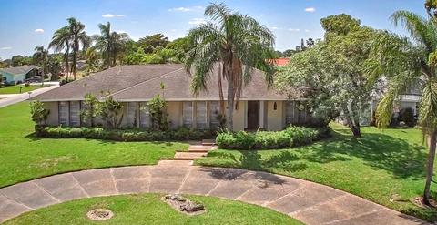 117 Meadowlark Dr, Royal Palm Beach, FL 33411