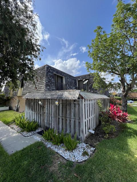 411 Arabian Rd, Palm Springs, FL 33461