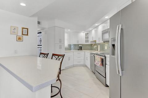 5800 Camino Del Sol #301, Boca Raton, FL 33433