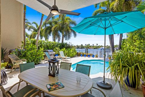 248 Venetian Dr, Delray Beach, FL 33483