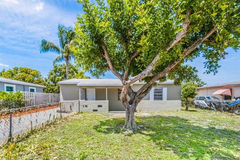 1214 S 14th Ct S, Lake Worth, FL 33460