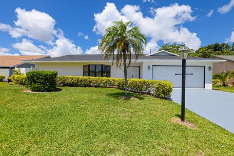 2332 SE Stargrass St, Port Saint Lucie, FL 34984