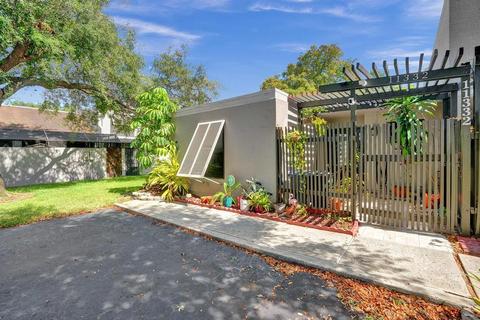 11332 NW 15th St, Pembroke Pines, FL 33026