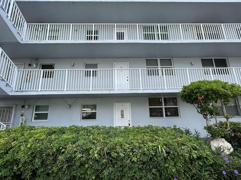 104 Royal Park Dr #1B, Oakland Park, FL 33309