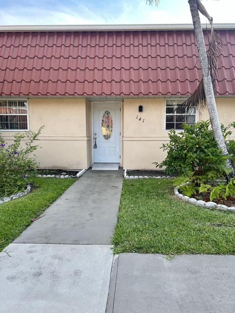 141 Amherst Ln, Lake Worth, FL 33467