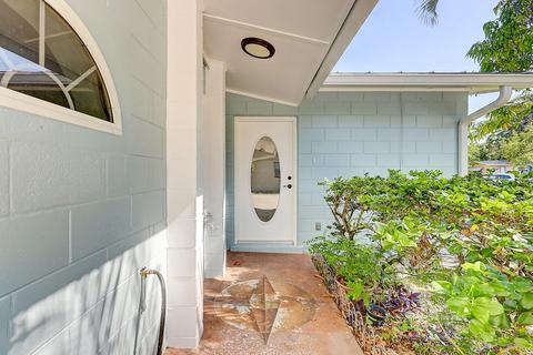 2923 Sherwood Ln, Fort Pierce, FL 34982