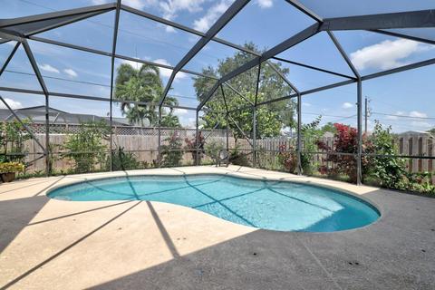 2444 SE Blackhorse St, Port Saint Lucie, FL 34984