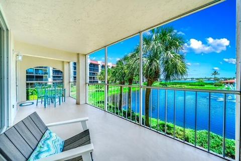 102 Half Moon Cir #C2, Hypoluxo, FL 33462
