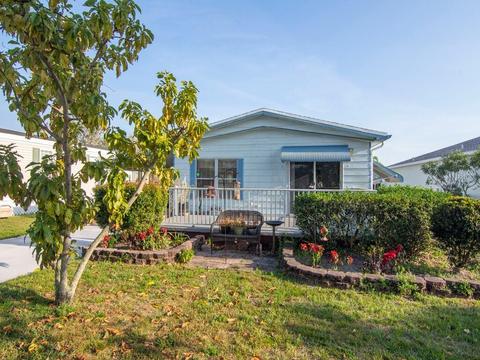 4 Los Lagos Rd, Port Saint Lucie, FL 34952