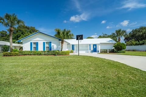 10290 Seagrape Way, Palm Beach Gardens, FL 33418