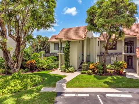 5729 Fairway Park Ct #201, Boynton Beach, FL 33437