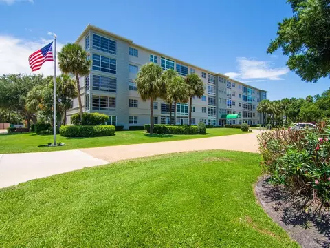 2333 Indian River Blvd #402, Vero Beach, FL 32960