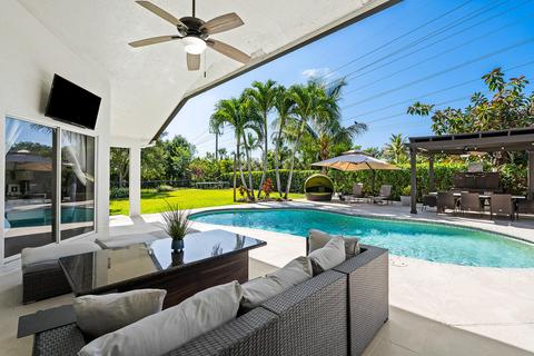 4865 NW 101st Ave, Coral Springs, FL 33076