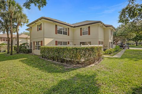 4 Amherst Ct #C, Royal Palm Beach, FL 33411