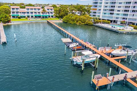 322 N Lake Dr, Lantana, FL 33462