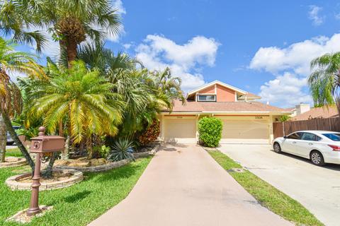 7504 Sierra E Dr, Boca Raton, FL 33433