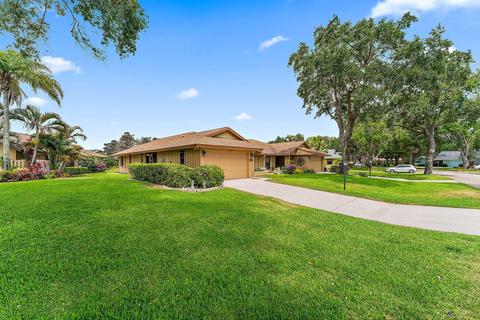 12816 SE Pinehurst Ct, Hobe Sound, FL 33455