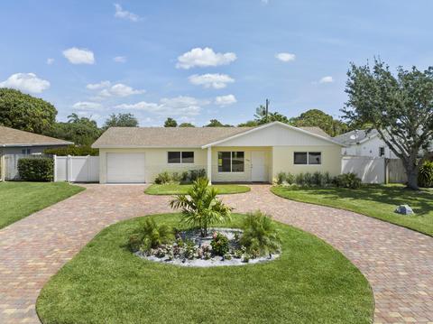 1903 Antigua Rd, Lake Clarke Shores, FL 33406