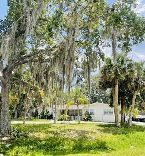 8101 Coquina Ave, Fort Pierce, FL 34951