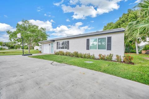 2222 SE Rock Springs Dr, Port Saint Lucie, FL 34952