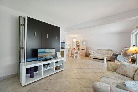 2855 S Garden Dr #212, Palm Springs, FL 33461