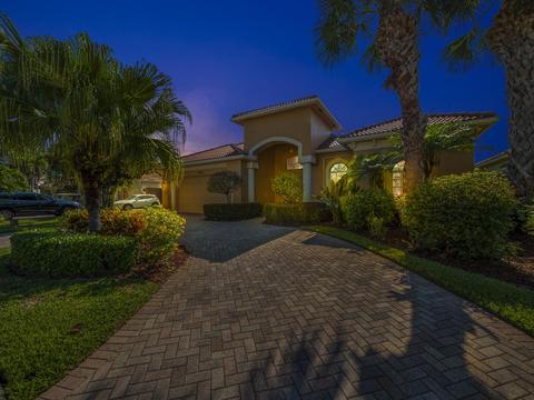 8608 Tompson Point Rd, Port Saint Lucie, FL 34986