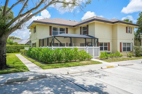 10 Amherst Ct #D, Royal Palm Beach, FL 33411