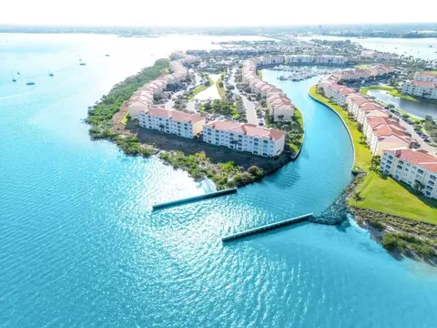 6 Harbour Isle Dr E #301, Fort Pierce, FL 34949