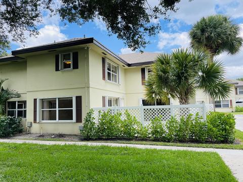 20 Bedford Ct #D, Royal Palm Beach, FL 33411