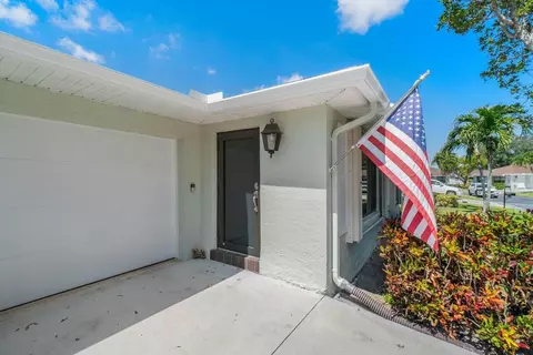 9810 Pecan Tree Dr #B, Boynton Beach, FL 33436