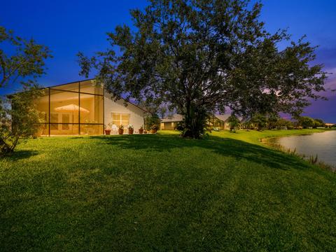 841 NW Greenwich Ct, Port Saint Lucie, FL 34983