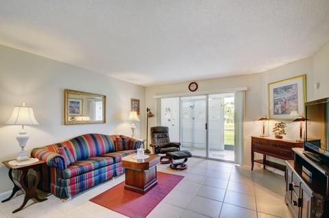 3661 Via Poinciana #114, Lake Worth, FL 33467